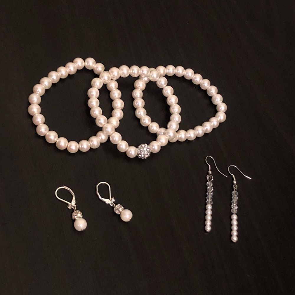 Pearl Bundle- 3 bracelets & 2 Pairs of Earrings